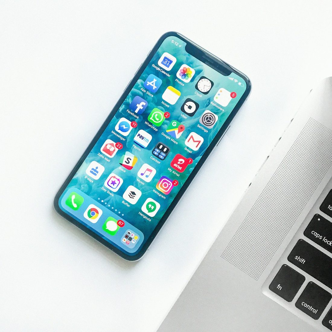 威客电竞 APP 赛程与赛事列表界面示意
